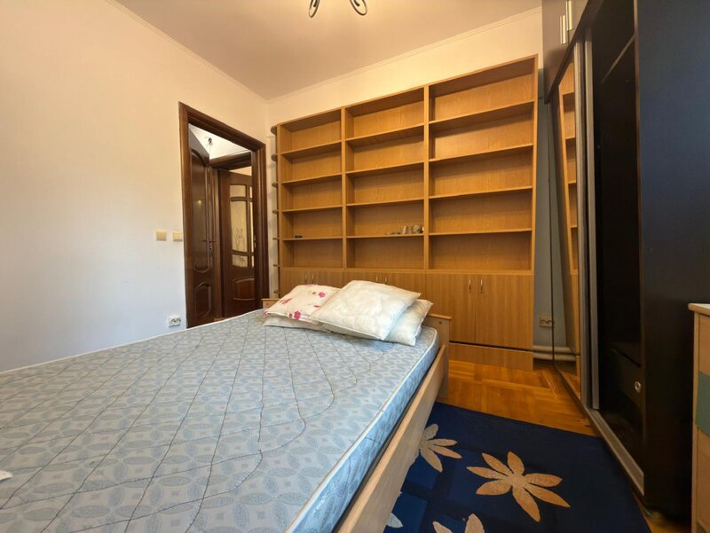 Basarabia, de inchiriat 3 camere parter, plan secund.