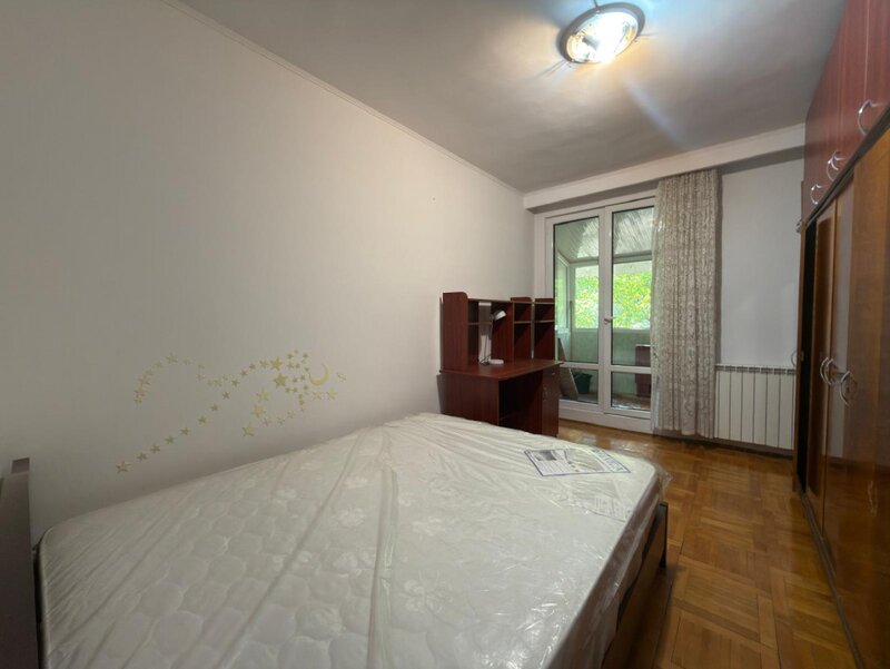 Basarabia, de inchiriat 3 camere parter, plan secund.