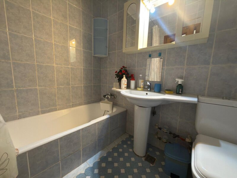 Basarabia, de inchiriat 3 camere parter, plan secund.