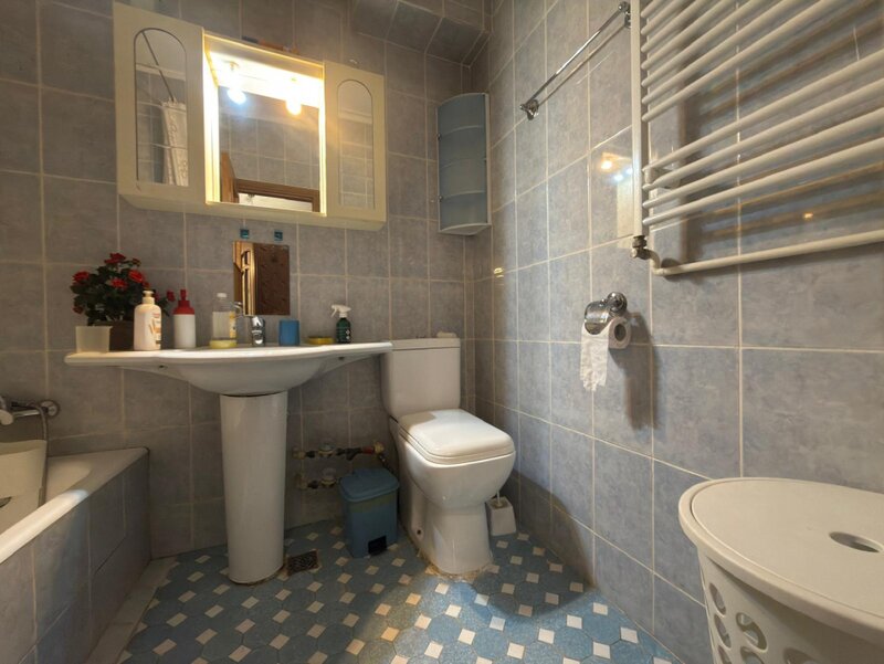 Basarabia, de inchiriat 3 camere parter, plan secund.